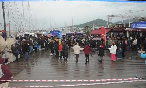 7. Bodrum Hamsi Festivali Yağmura Rağmen Yapıldı